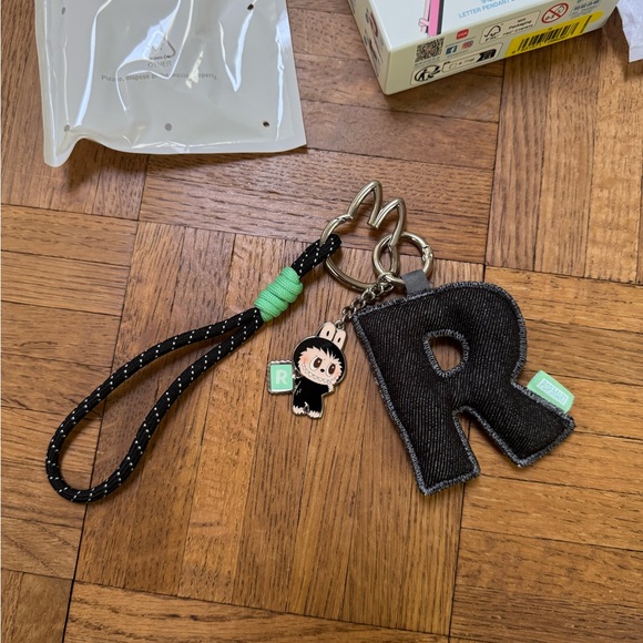 Labubu Pin For Love Letter Pendant Blind Box “R” Pop mart - Picture 7 of 7